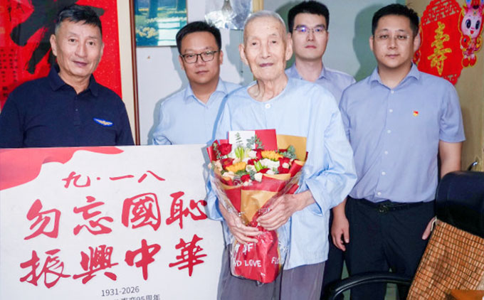 铭记历史 致敬英雄︱江苏三法律师事务所党支部走访慰问抗战老兵徐怀堂