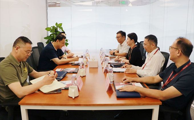 沙洲街道党工委委员、办事处副主任、人武部部长汪江一行莅临三法所参观交流